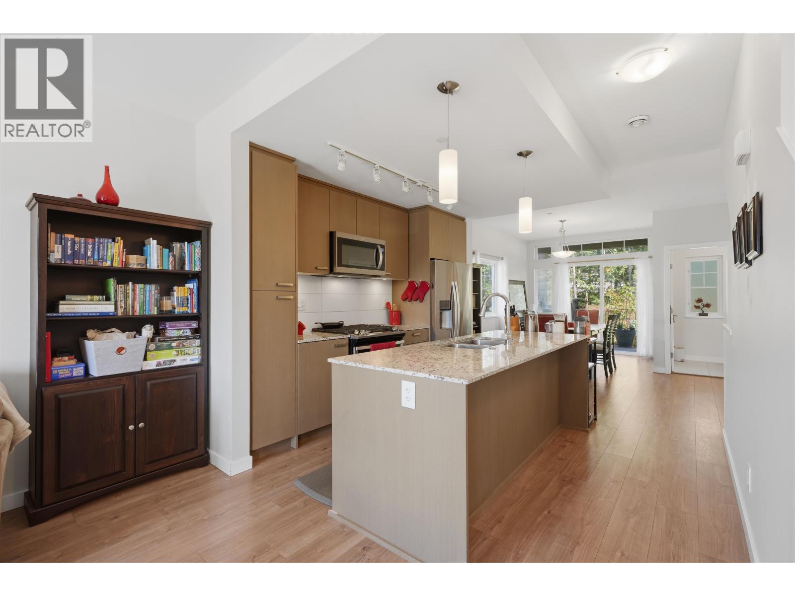 5906 Beachgate Lane, Sechelt, British Columbia  V7Z 0S3 - Photo 6 - R3136358