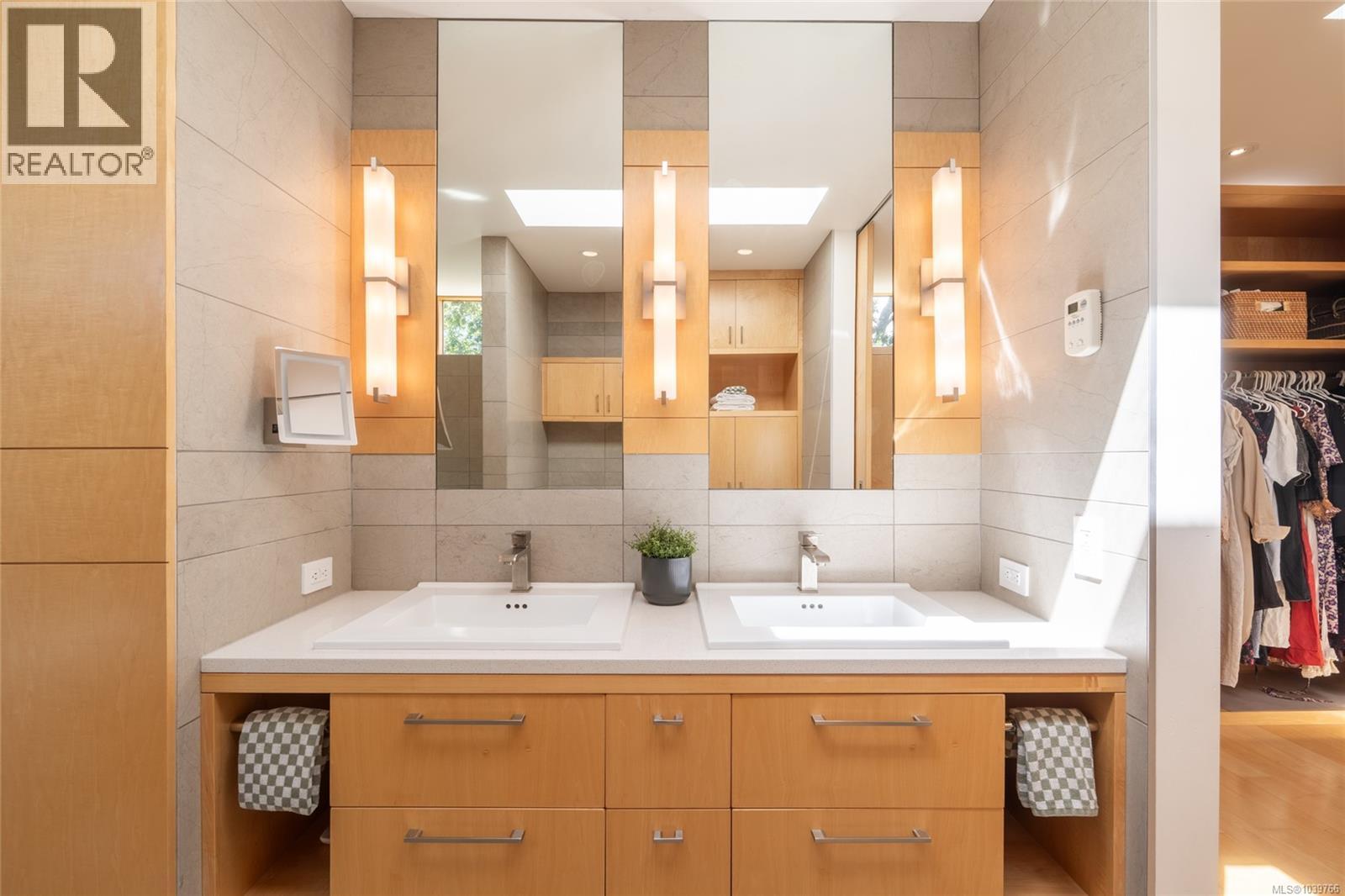 435 Chadwick Pl, Victoria, British Columbia  V8S 1H4 - Photo 49 - 1039766