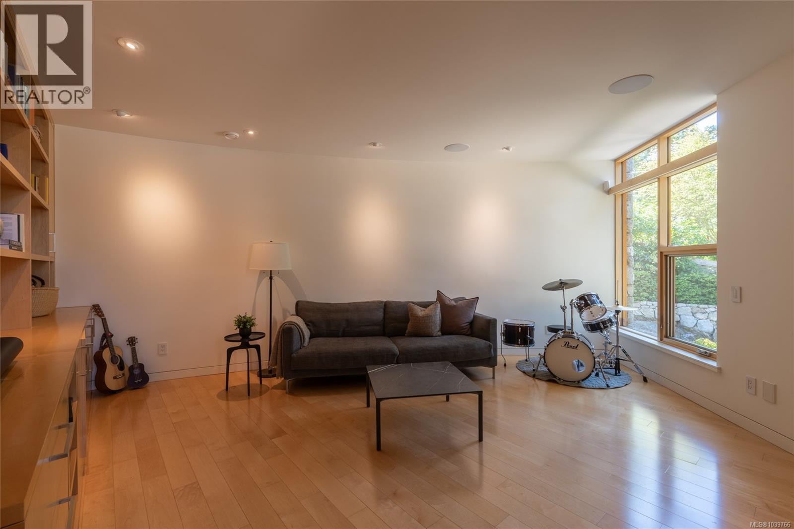 435 Chadwick Pl, Victoria, British Columbia  V8S 1H4 - Photo 31 - 1039766