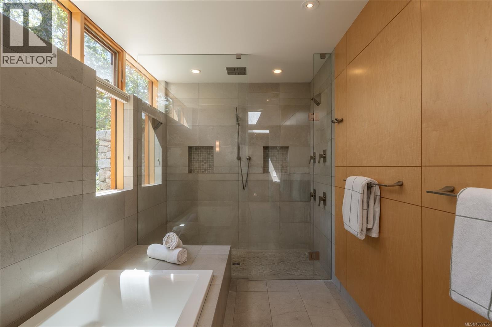 435 Chadwick Pl, Victoria, British Columbia  V8S 1H4 - Photo 50 - 1039766