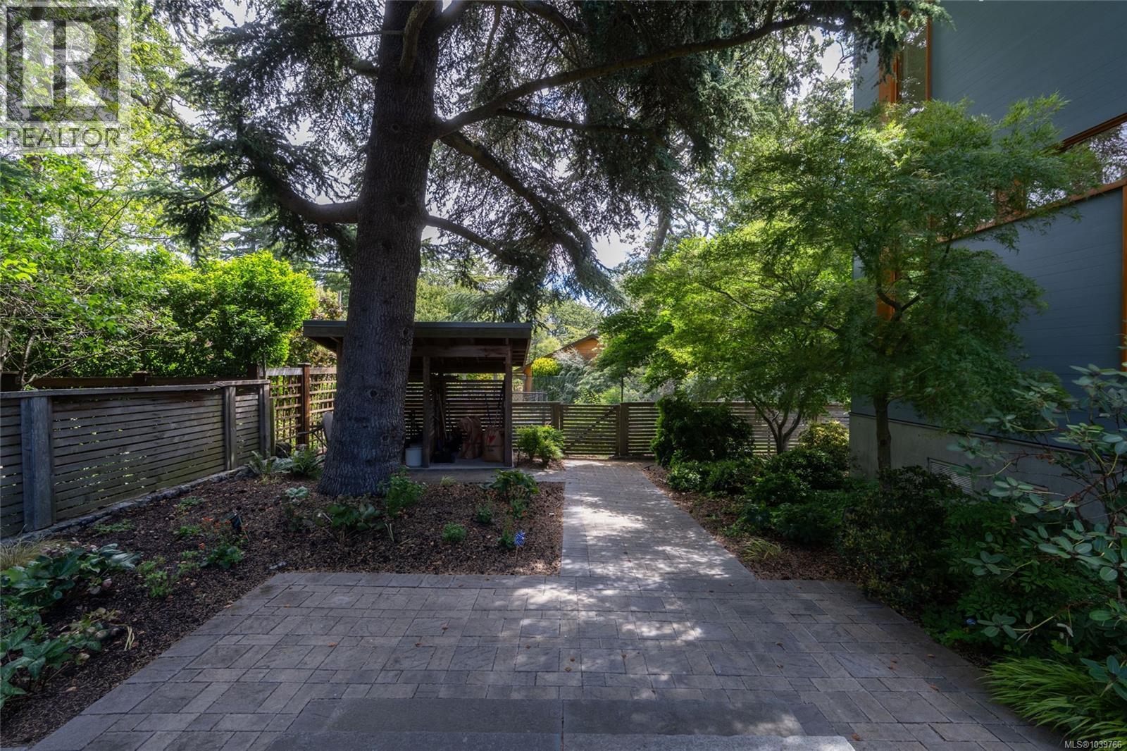 435 Chadwick Pl, Victoria, British Columbia  V8S 1H4 - Photo 63 - 1039766
