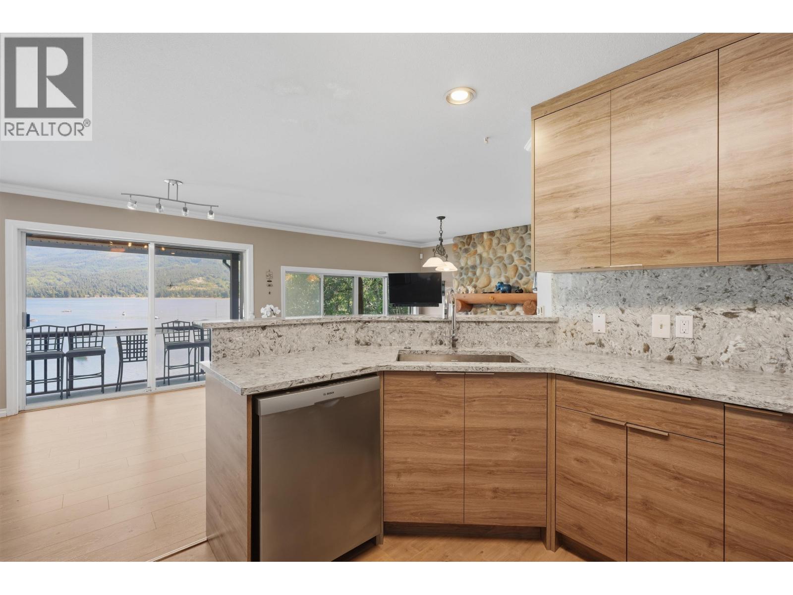 5810 Marine Way, Sechelt, British Columbia  V7Z 0L8 - Photo 14 - R3136356
