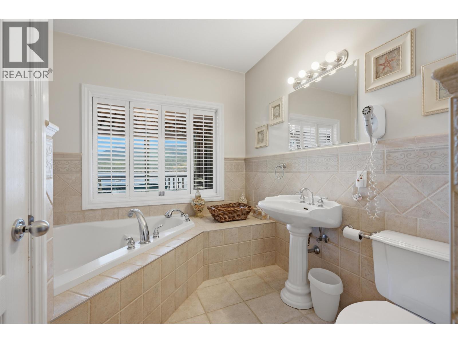 5810 Marine Way, Sechelt, British Columbia  V7Z 0L8 - Photo 27 - R3136356