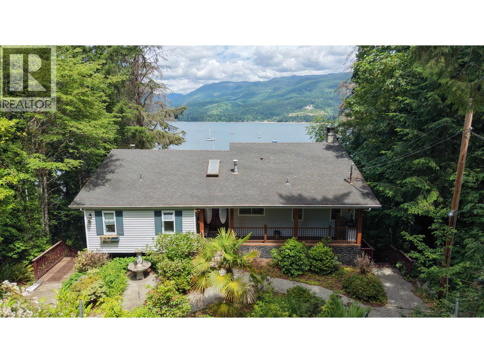 5810 Marine Way, Sechelt, British Columbia  V7Z 0L8 - Photo 3 - R3136356