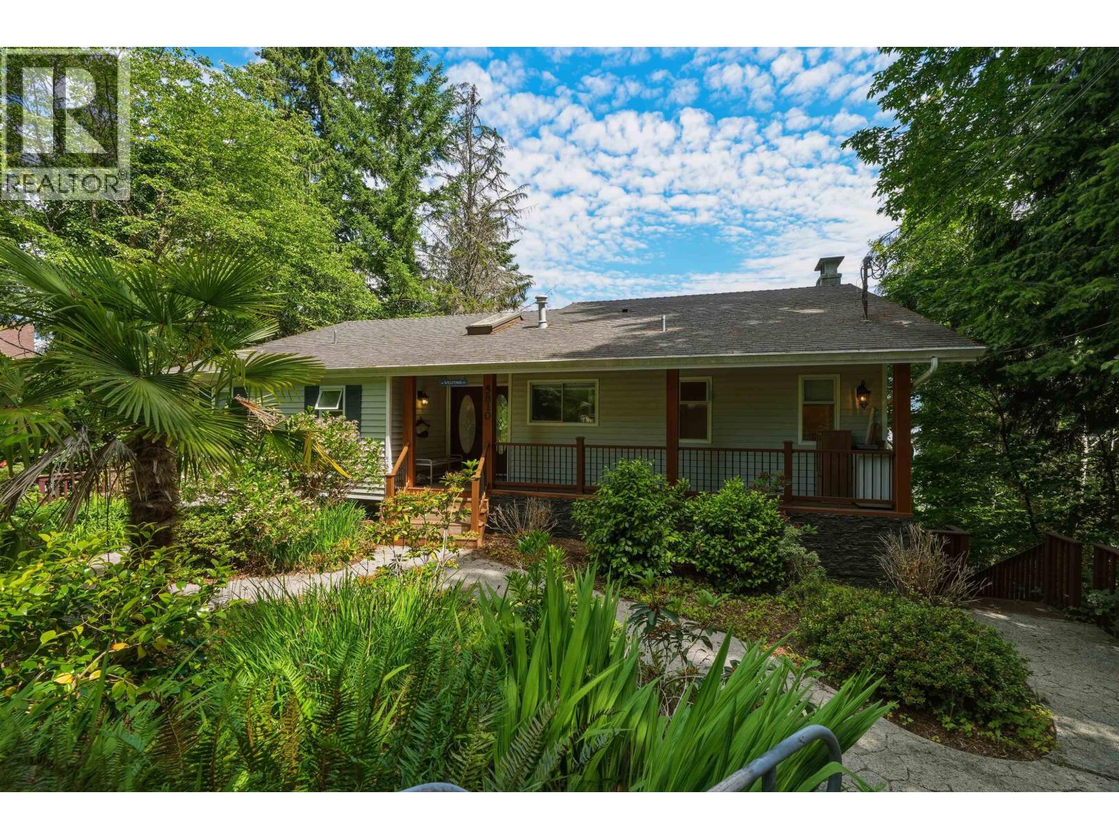 5810 Marine Way, Sechelt, British Columbia  V7Z 0L8 - Photo 4 - R3136356