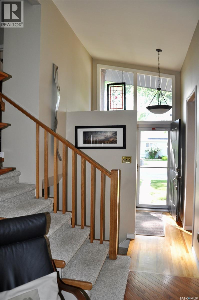 1 Maclean Crescent, Saskatoon, Saskatchewan  S7J 2R6 - Photo 2 - SK039467