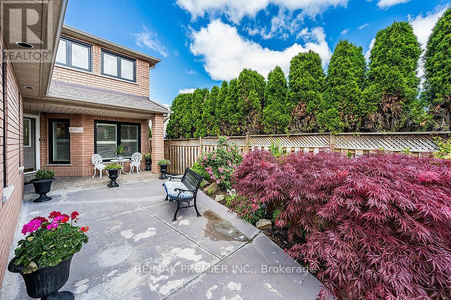 228 Veneto Drive, Vaughan, Ontario  L4L 8X7 - Photo 3 - N13445814
