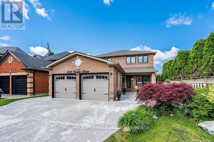 228 Veneto Drive, Vaughan, Ontario  L4L 8X7 - Photo 2 - N13445814