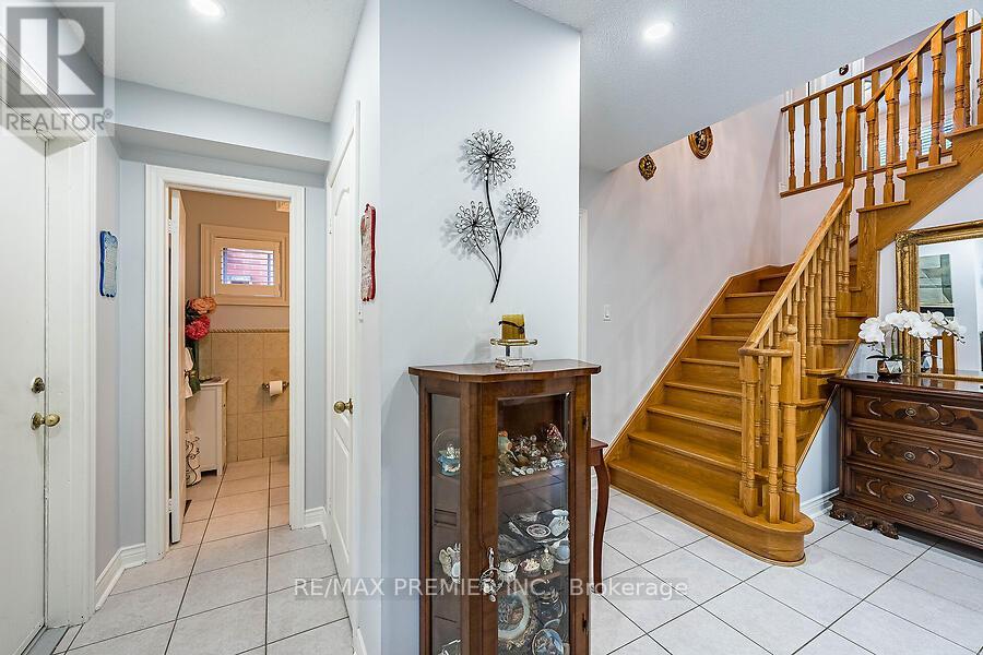 228 Veneto Drive, Vaughan, Ontario  L4L 8X7 - Photo 4 - N13445814