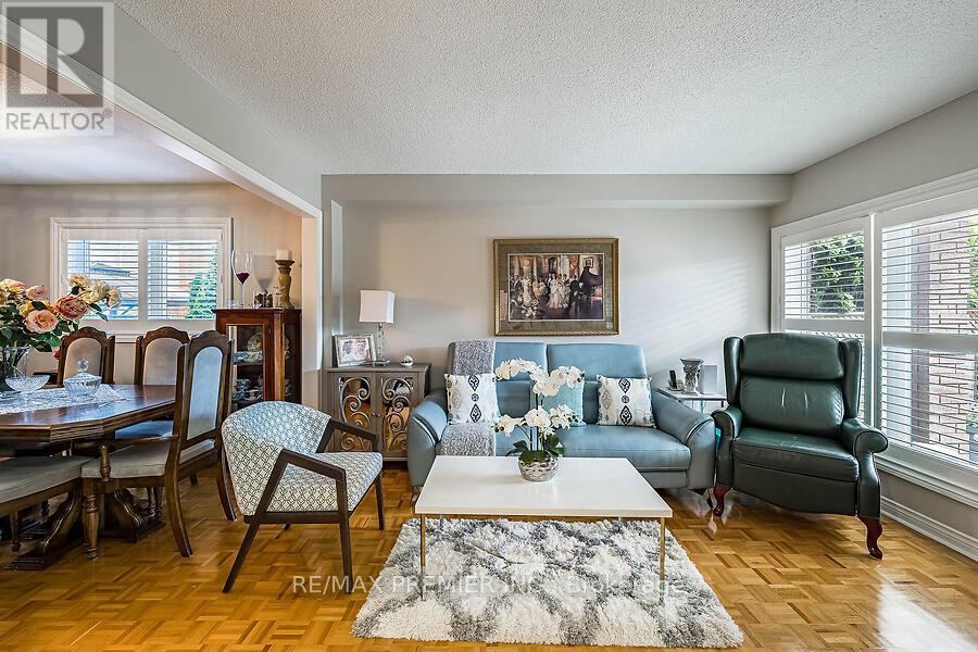 228 Veneto Drive, Vaughan, Ontario  L4L 8X7 - Photo 5 - N13445814