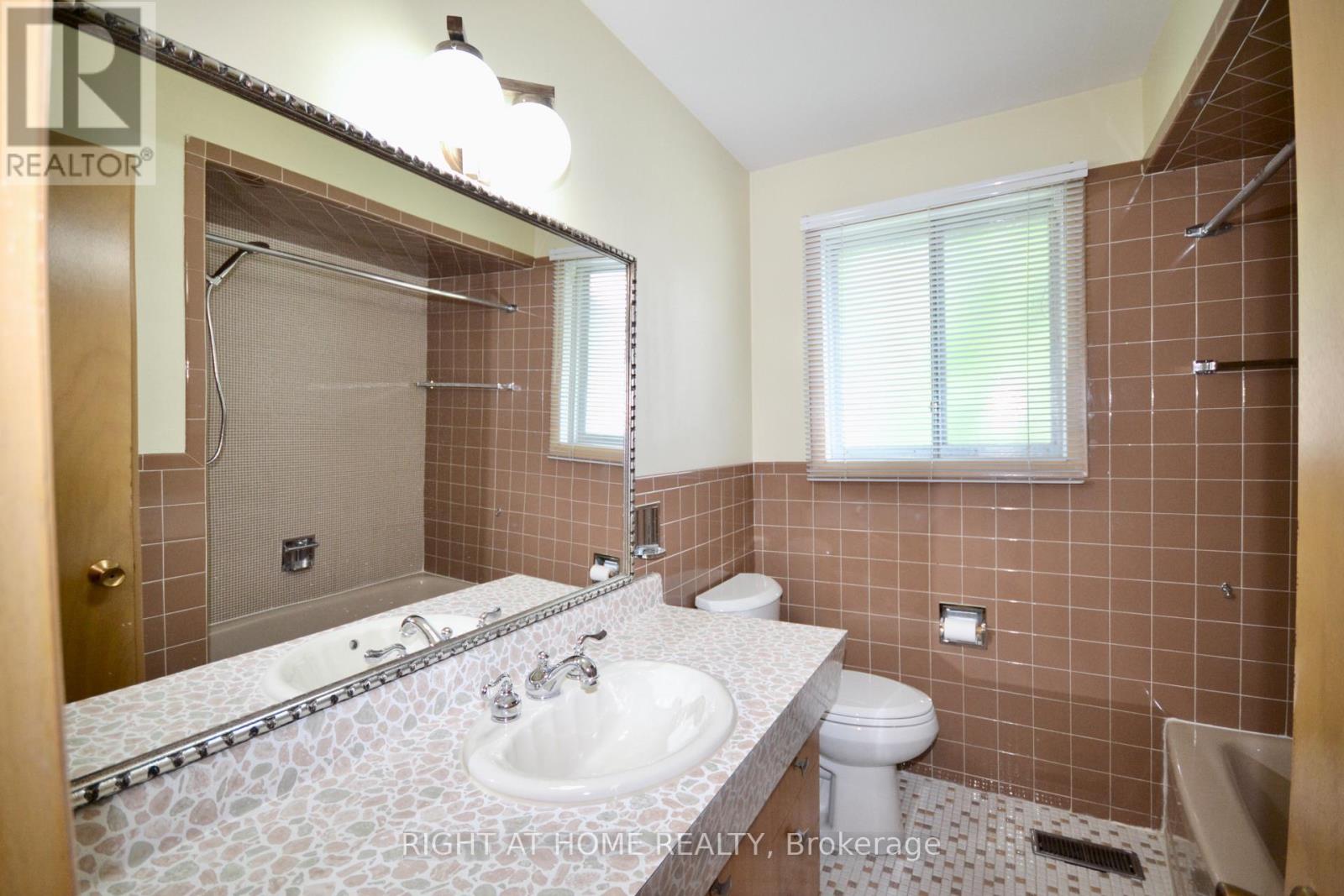 42 Culford Road, Toronto, Ontario  M6M 4J7 - Photo 17 - W13448938