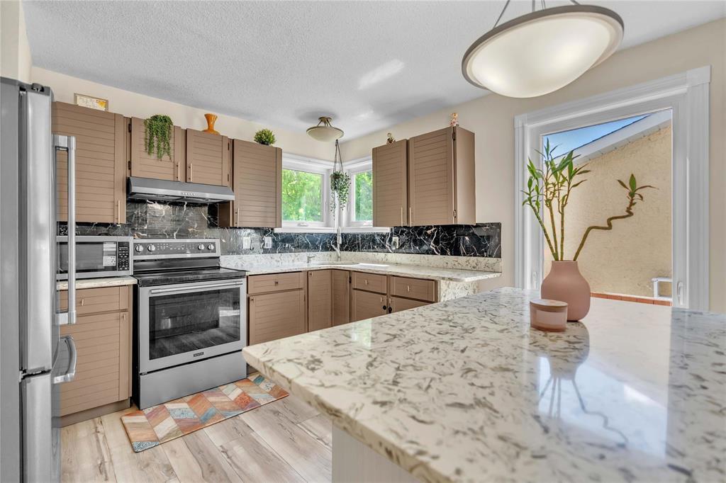 89 Garton Avenue, Winnipeg, Manitoba  R2R 1X1 - Photo 7 - 202613956