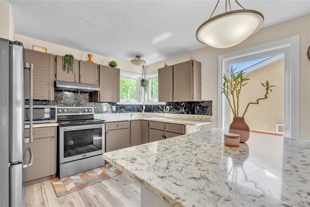 89 Garton Avenue, Winnipeg, Manitoba  R2R 1X1 - Photo 8 - 202613956