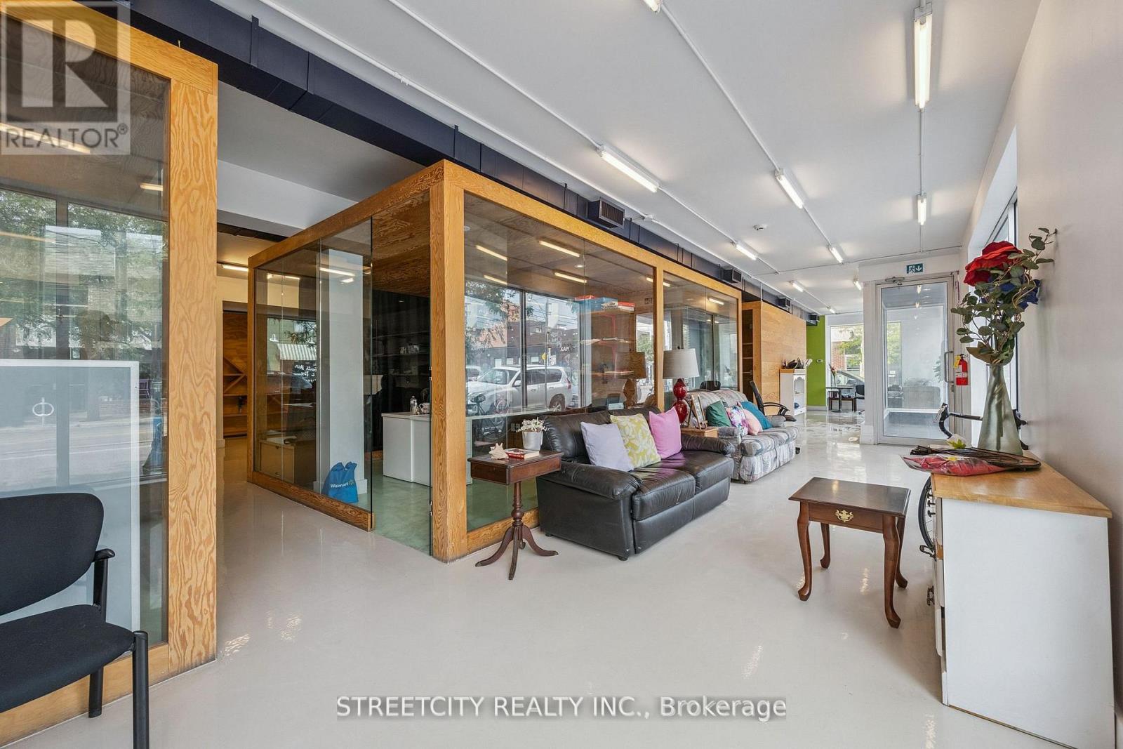 837 Dundas Street W, Toronto, Ontario M6J 1V4 - Photo 3 - C13451308
