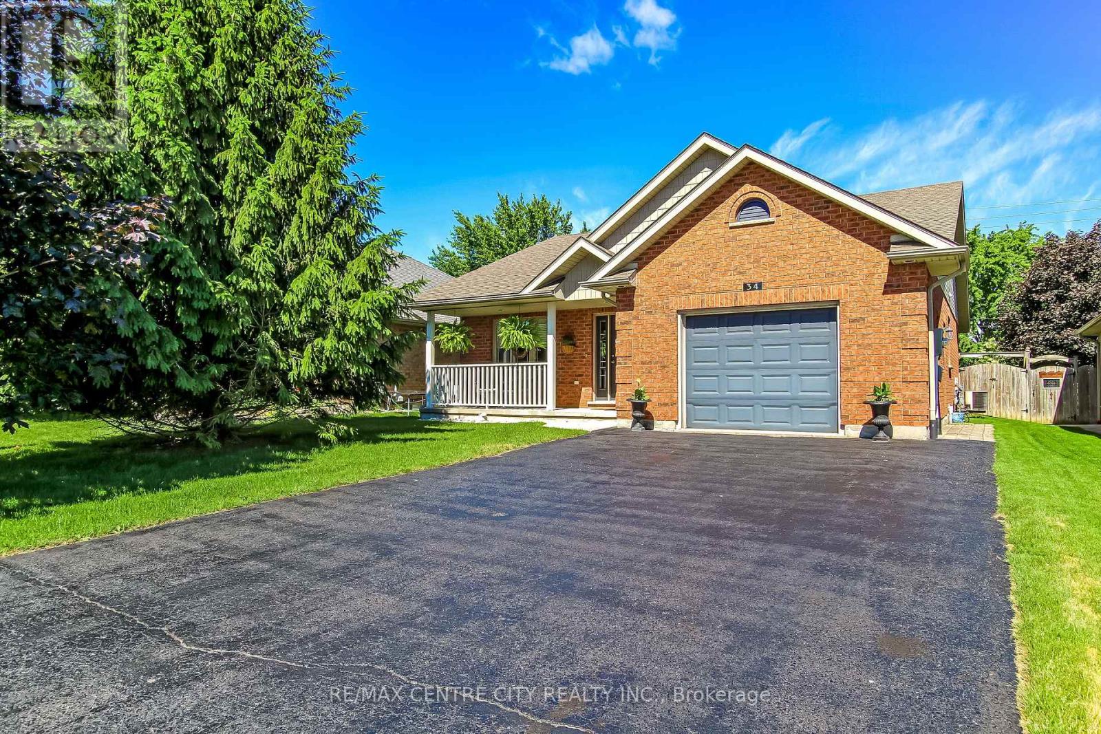 34 Lightbourne Avenue, Stratford, Ontario  N4Z 1J8 - Photo 2 - X13451422