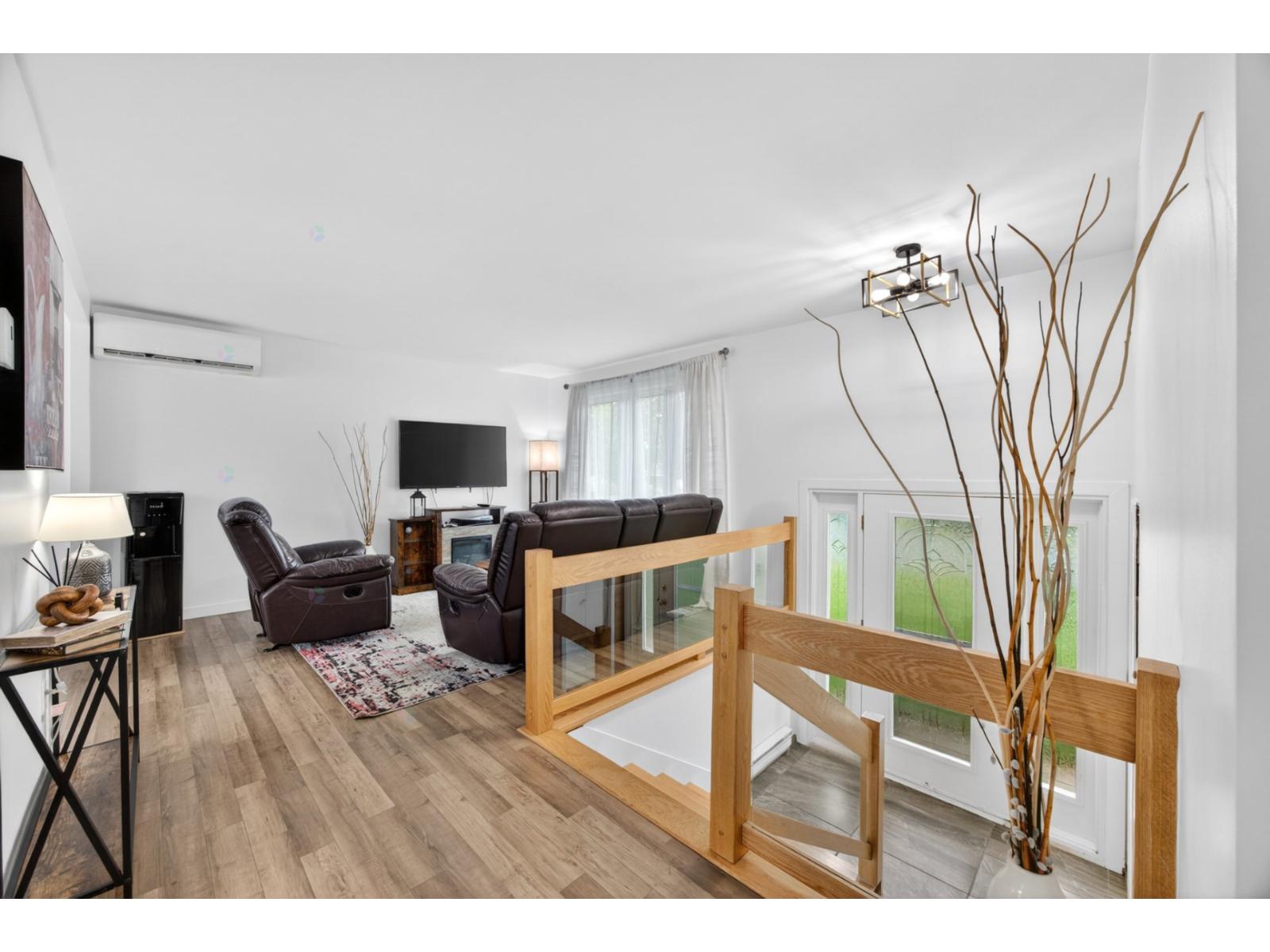 42 Rue Ste-Hélène Sorel-Tracy Quebec Canada J3P5V6 4