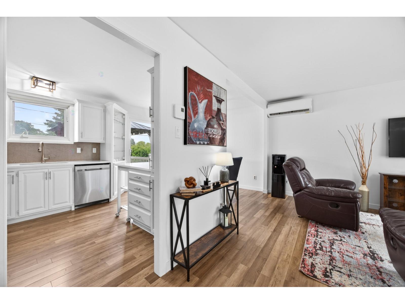 42 Rue Ste-Hélène Sorel-Tracy Quebec Canada J3P5V6 5