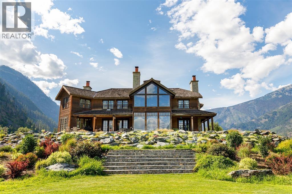 9115 Pemberton Meadows Road, Pemberton, British Columbia  V0N 2L2 - Photo 2 - R3098550