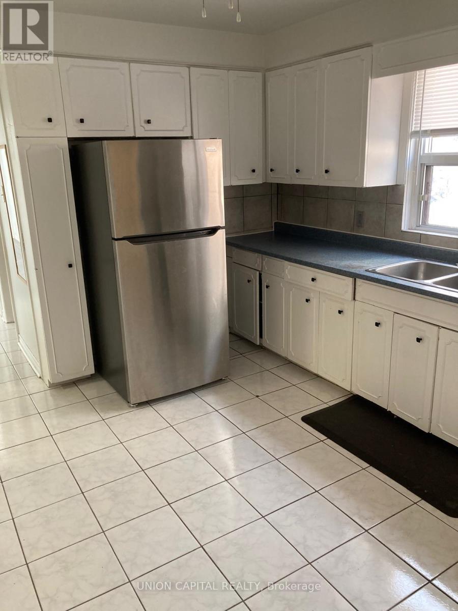 2 - 100 Rajah Street, Toronto, Ontario M6A 2J3 - Photo 4 - C13451364