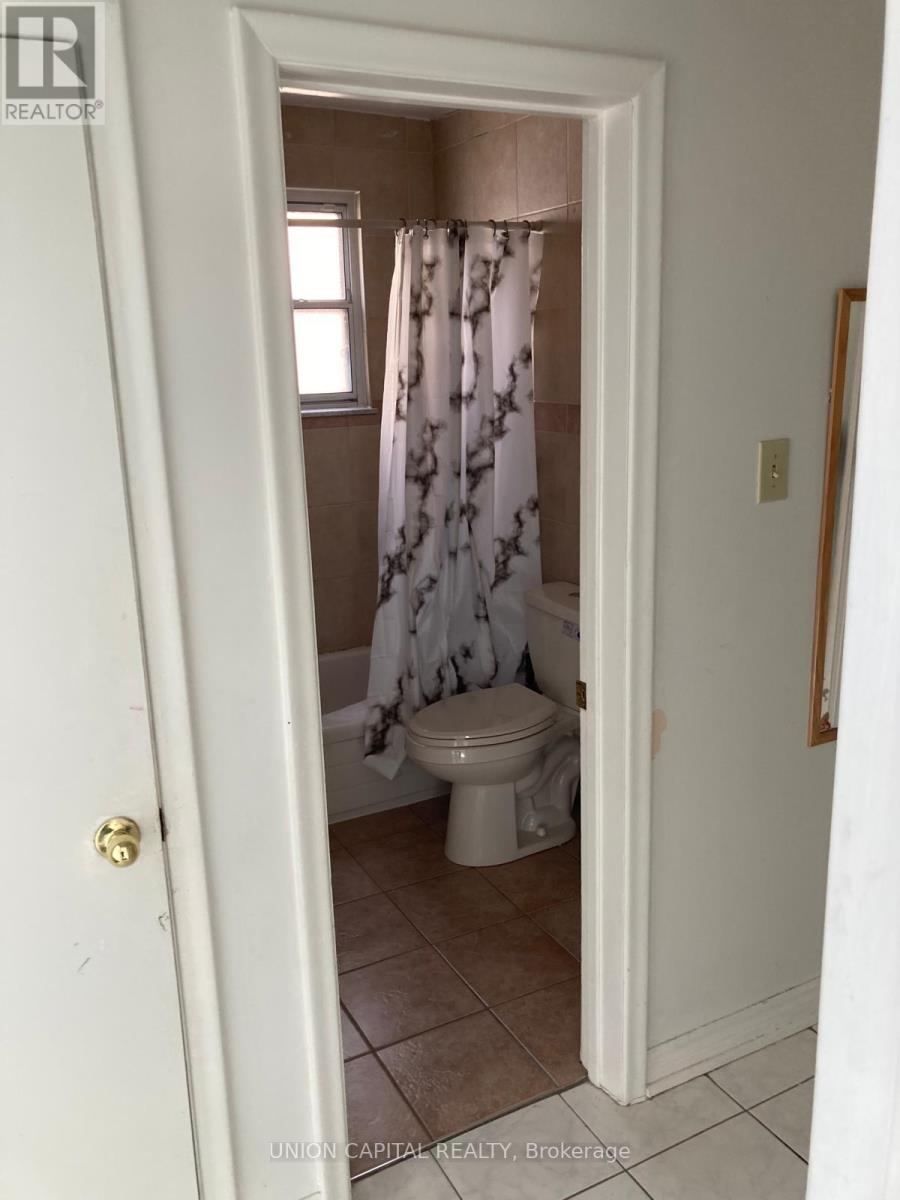 2 - 100 Rajah Street, Toronto, Ontario M6A 2J3 - Photo 8 - C13451364