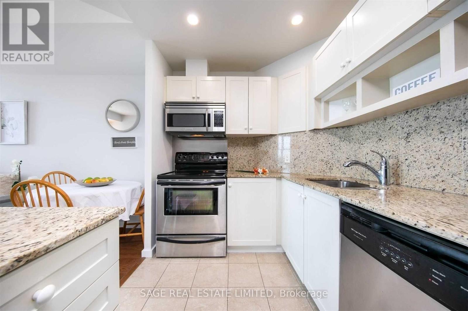 1711 - 218 Queens Quay W, Toronto, Ontario  M5J 2Y6 - Photo 2 - C13451592