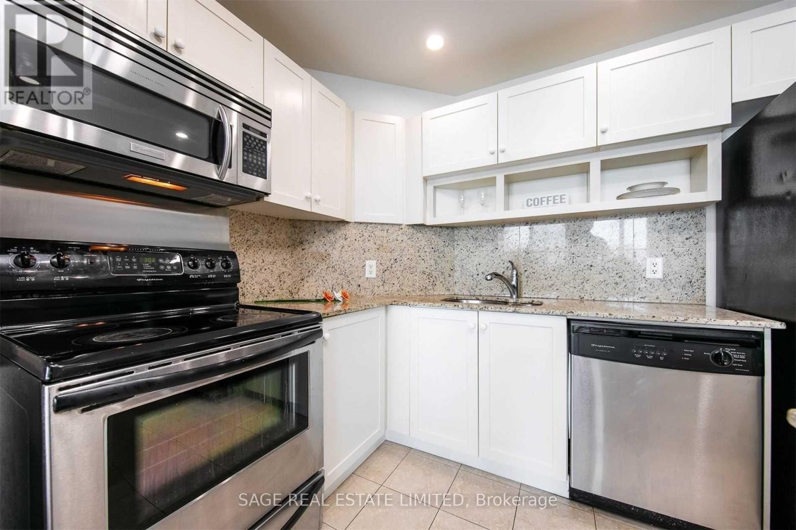 1711 - 218 Queens Quay W, Toronto, Ontario  M5J 2Y6 - Photo 3 - C13451592