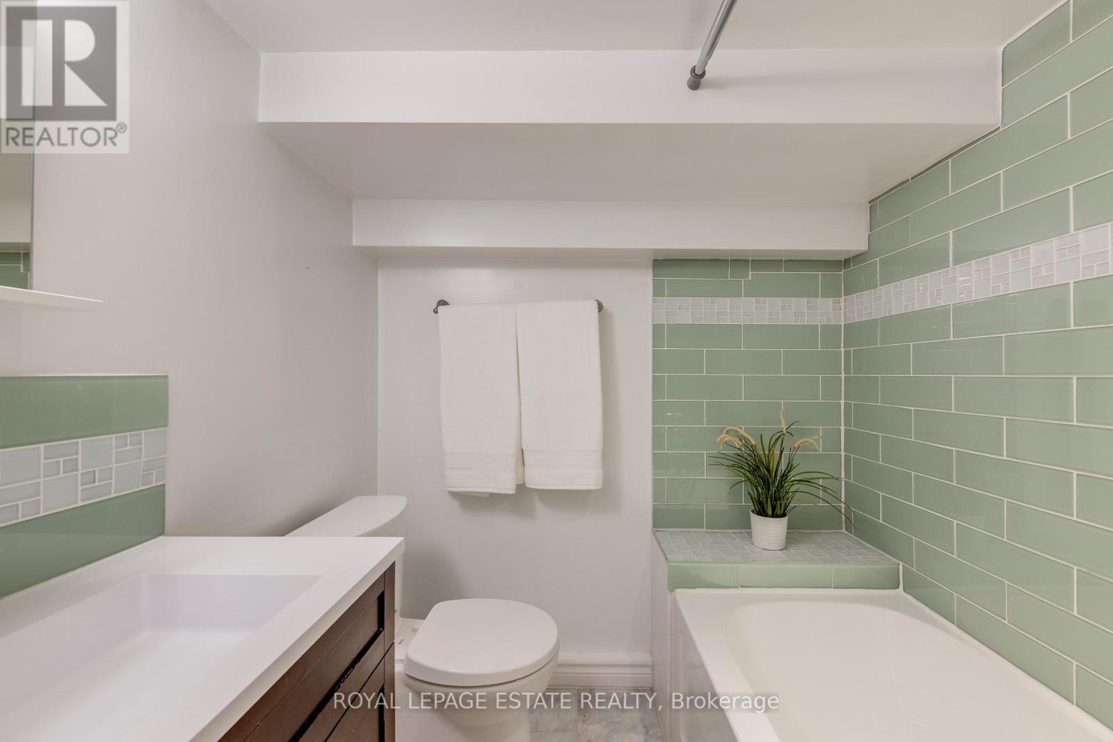 138 Woodmount Avenue, Toronto, Ontario  M4C 3Y8 - Photo 32 - E13451424