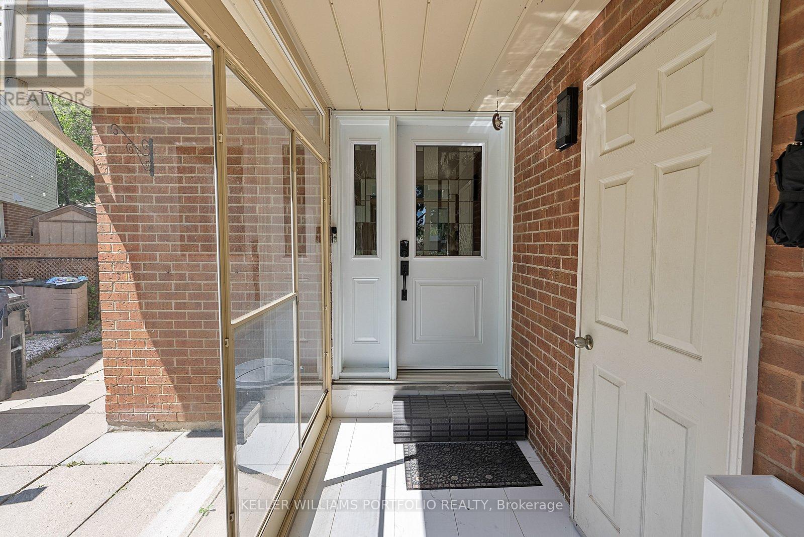 24 Ulysses Place, Toronto, Ontario  M1V 1H9 - Photo 5 - E13451444