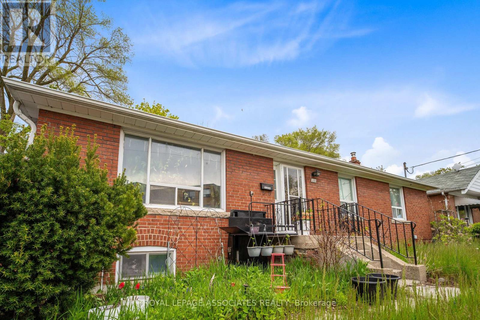 256 Ferris Road, Toronto, Ontario  M4B 1H6 - Photo 3 - E13451514