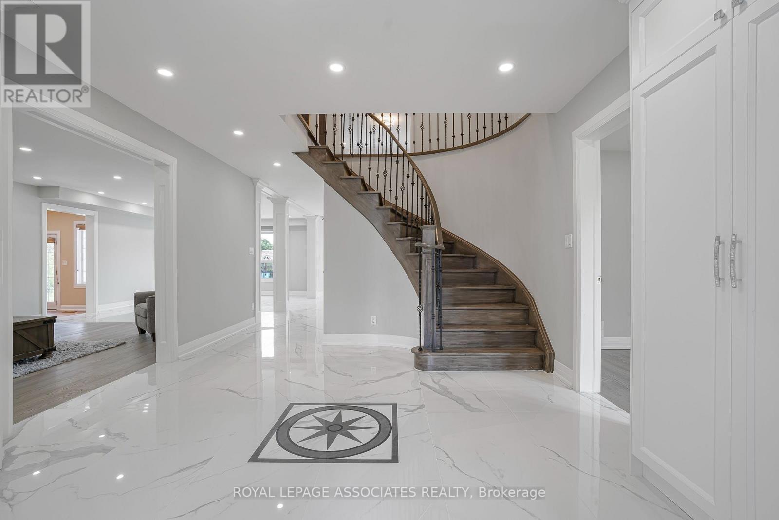 69 Raeview Drive, Whitchurch-Stouffville, Ontario  L4A 3G7 - Photo 3 - N13451486