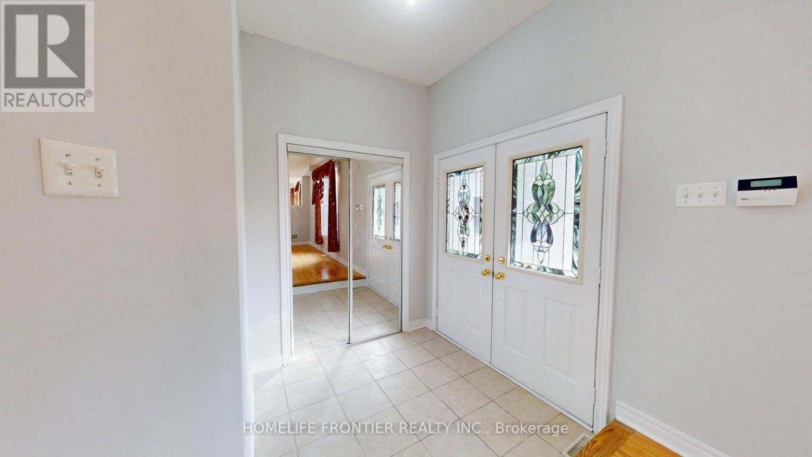 25 Rocky Point Crescent, Brampton, Ontario  L6V 4R7 - Photo 2 - W13144414