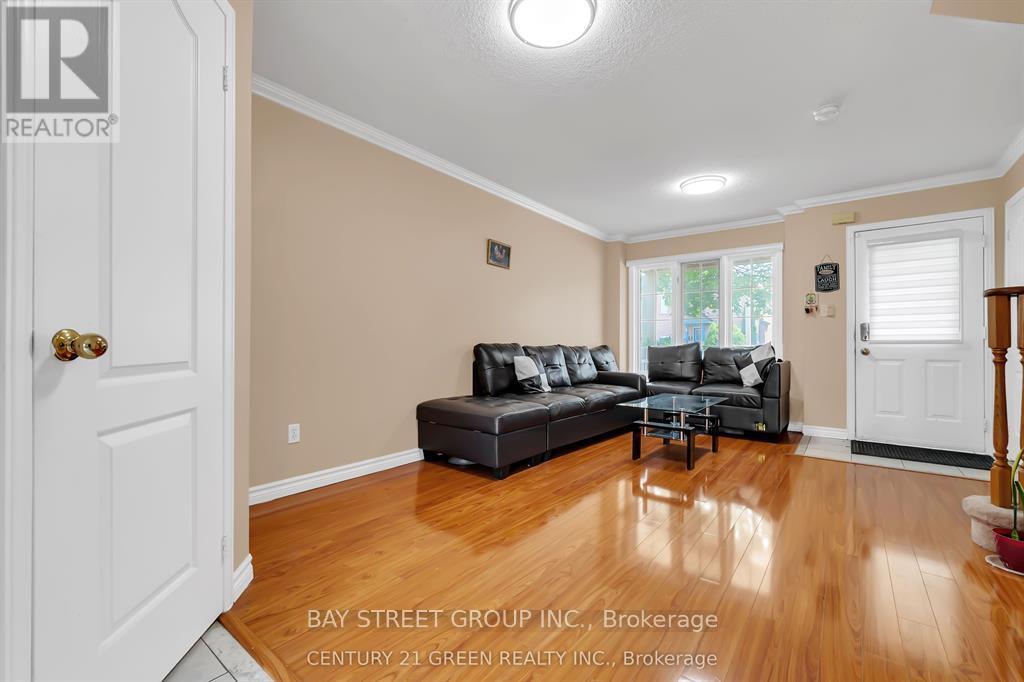 9 Flatlands Way, Brampton, Ontario  L6R 2B5 - Photo 4 - W13451372