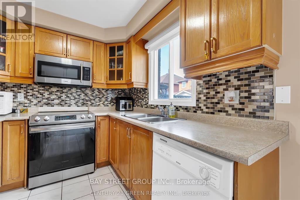 9 Flatlands Way, Brampton, Ontario  L6R 2B5 - Photo 7 - W13451372