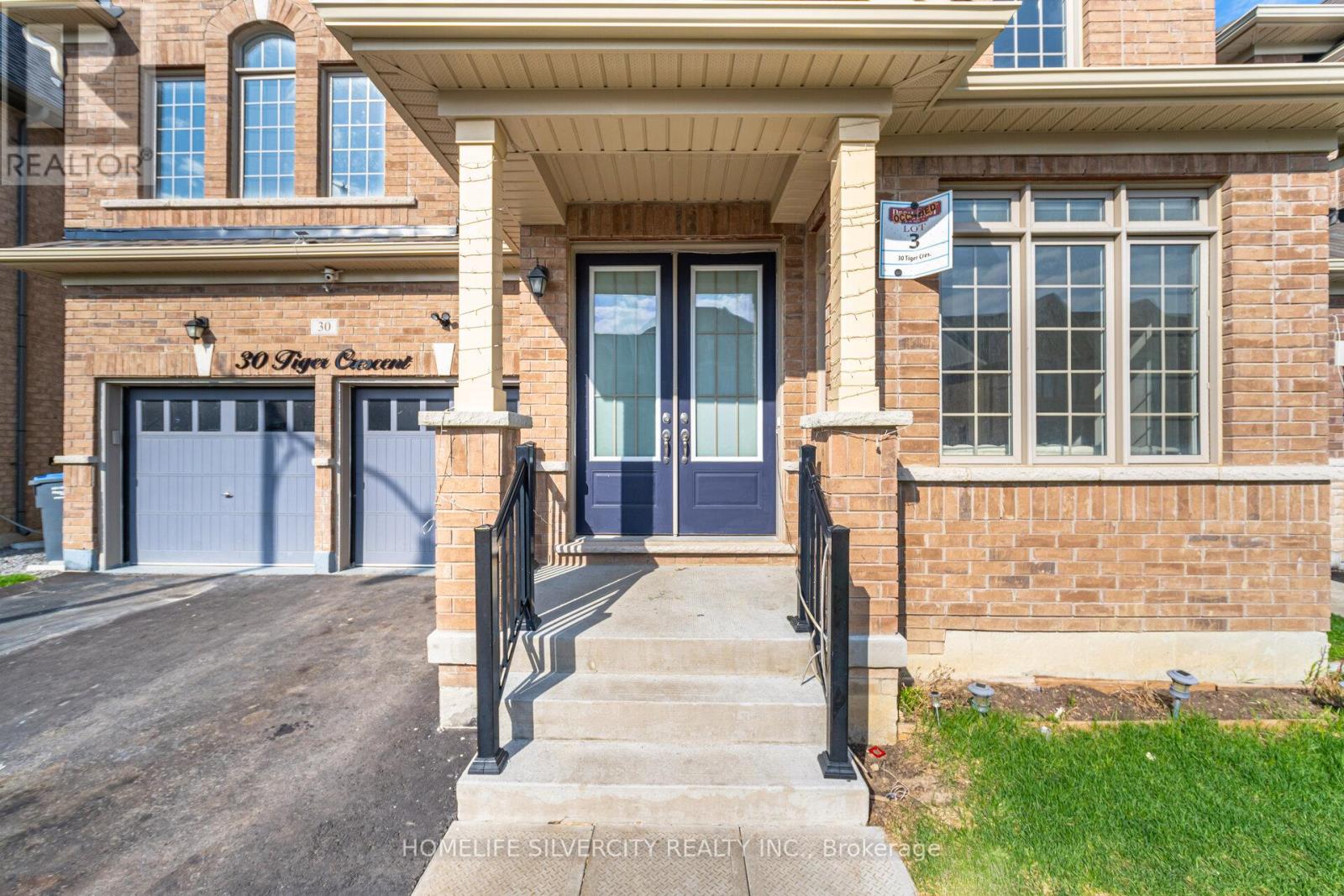 30 Tiger Crescent, Brampton, Ontario  L6R 4C1 - Photo 2 - W13451506
