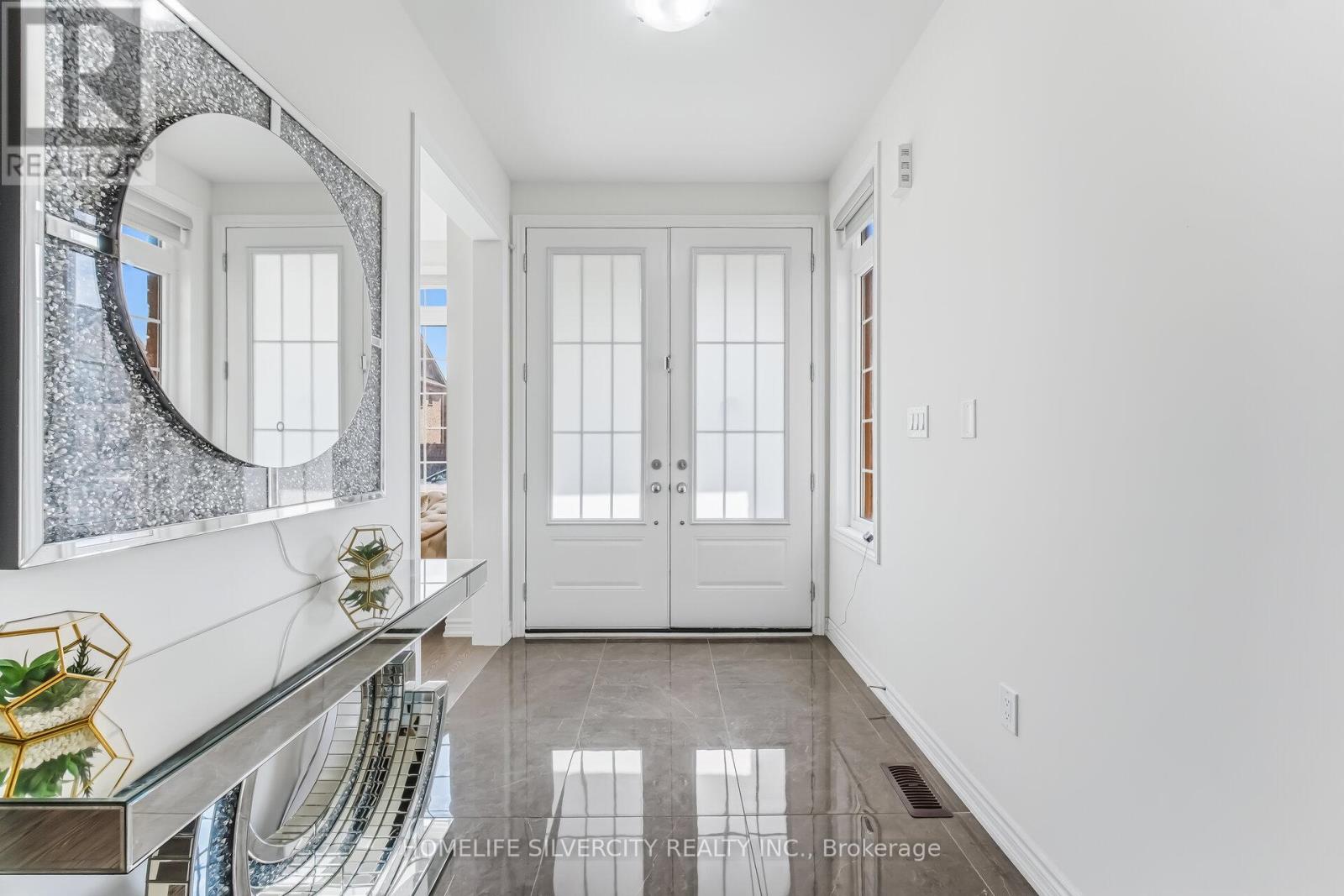 30 Tiger Crescent, Brampton, Ontario  L6R 4C1 - Photo 3 - W13451506