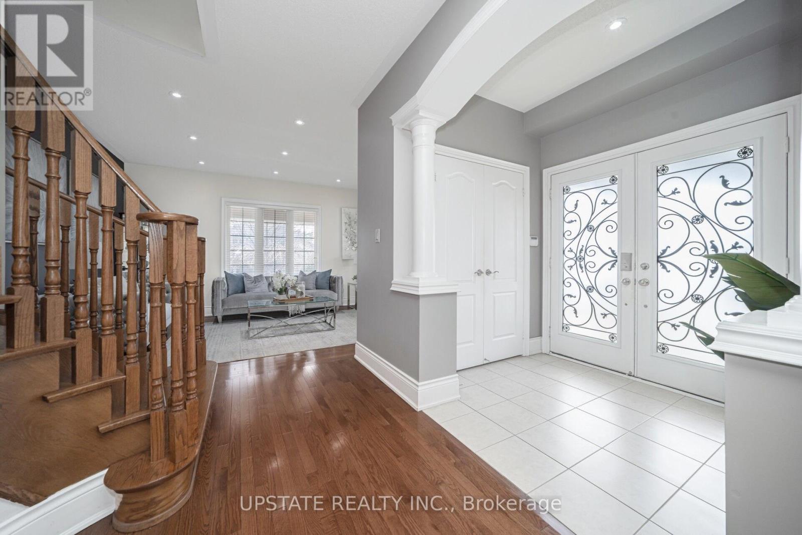 2 Beachville Circle, Brampton, Ontario  L6X 0V4 - Photo 3 - W13451540