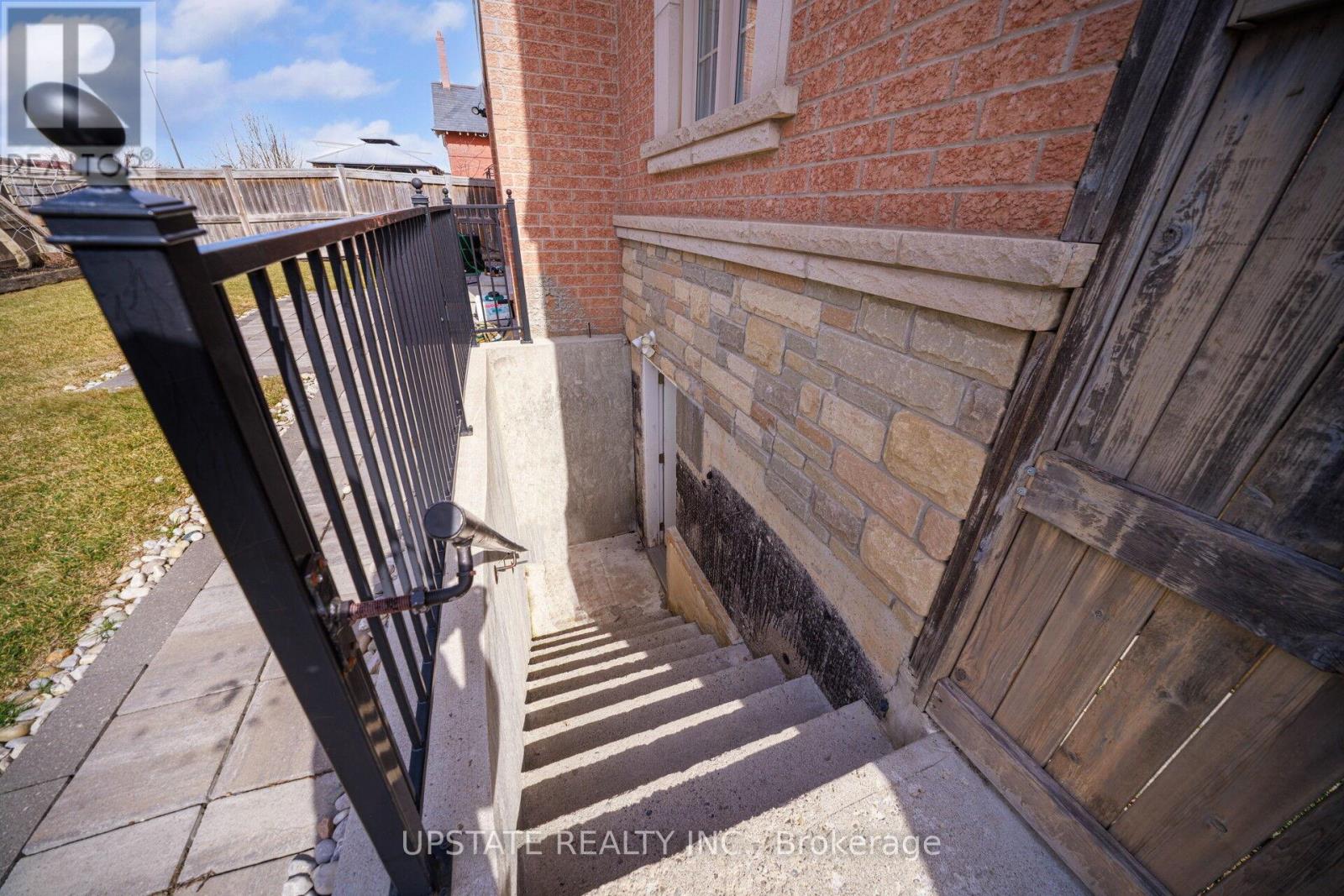 2 Beachville Circle, Brampton, Ontario  L6X 0V4 - Photo 38 - W13451540