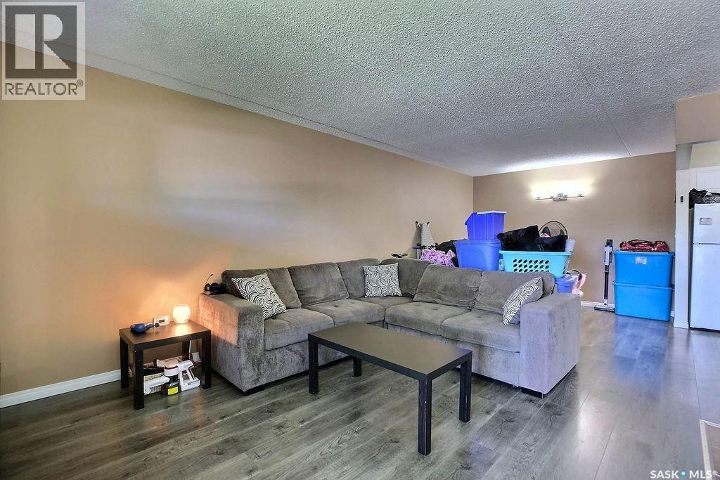 208 Gore Place, Regina, Saskatchewan  S4T 7S4 - Photo 4 - SK039581