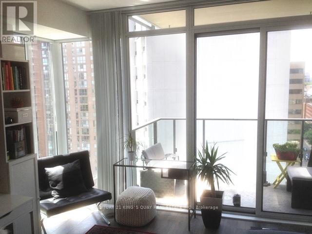 1405 - 75 St. Nicholas Street, Toronto, Ontario  M4Y 0A5 - Photo 6 - C13450210