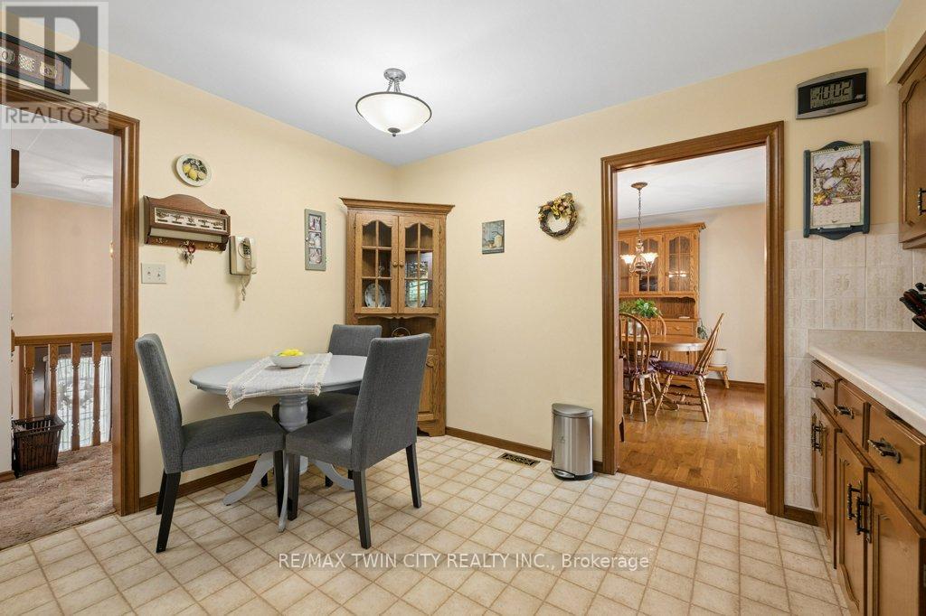 336 Manchester Road, Kitchener, Ontario N2B 1A4 - Photo 10 - X13451282