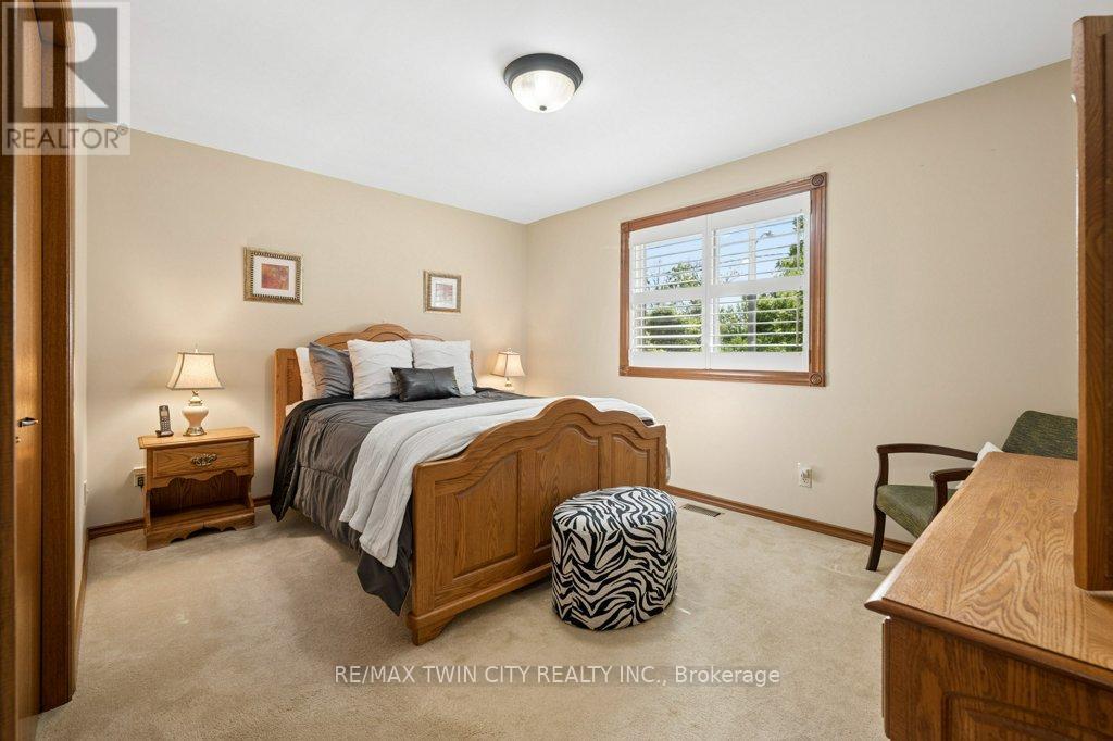 336 Manchester Road, Kitchener, Ontario N2B 1A4 - Photo 12 - X13451282