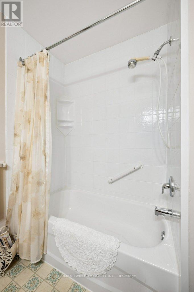 336 Manchester Road, Kitchener, Ontario N2B 1A4 - Photo 16 - X13451282