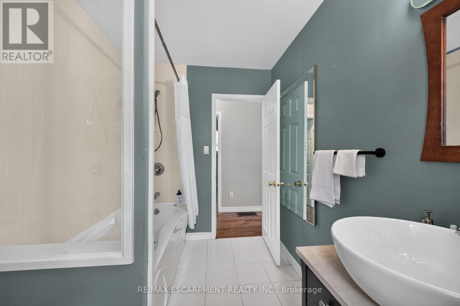 251 Mackenzie Crescent, Haldimand, Ontario N3W 1A7 - Photo 28 - X13451388