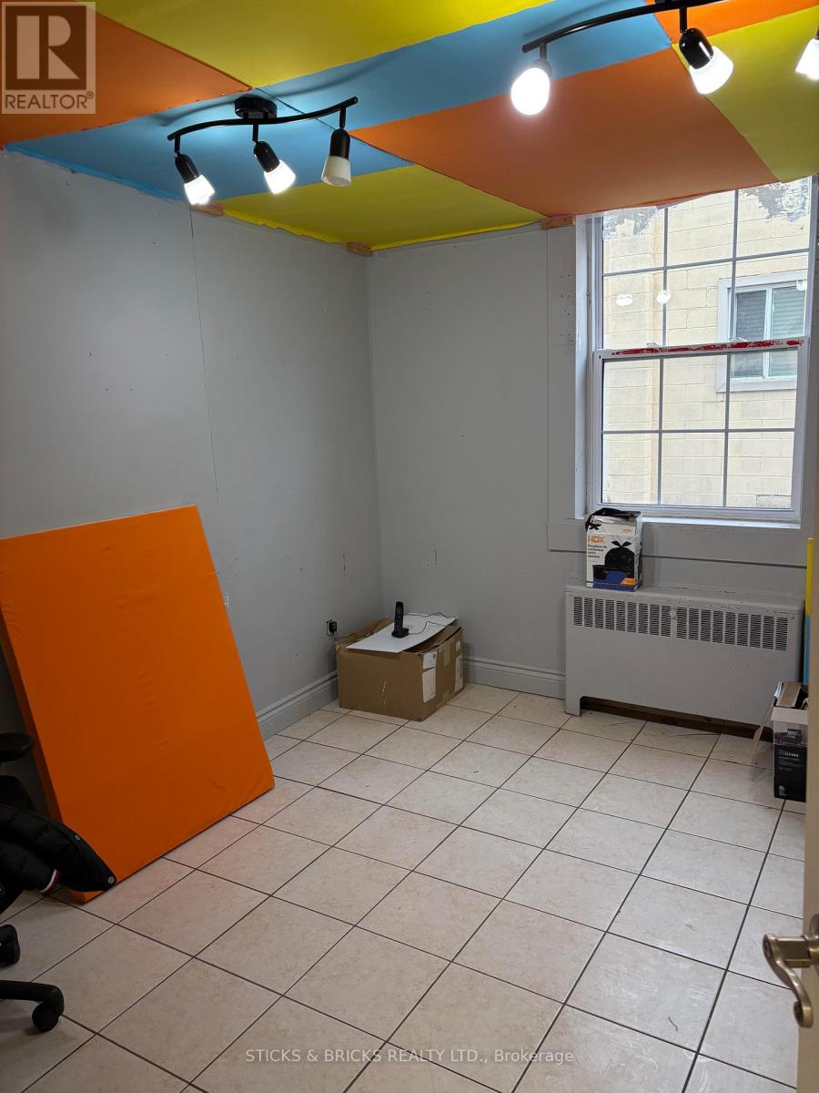4609 Crysler Avenue, Niagara Falls, Ontario L2E 3V6 - Photo 7 - X13451622