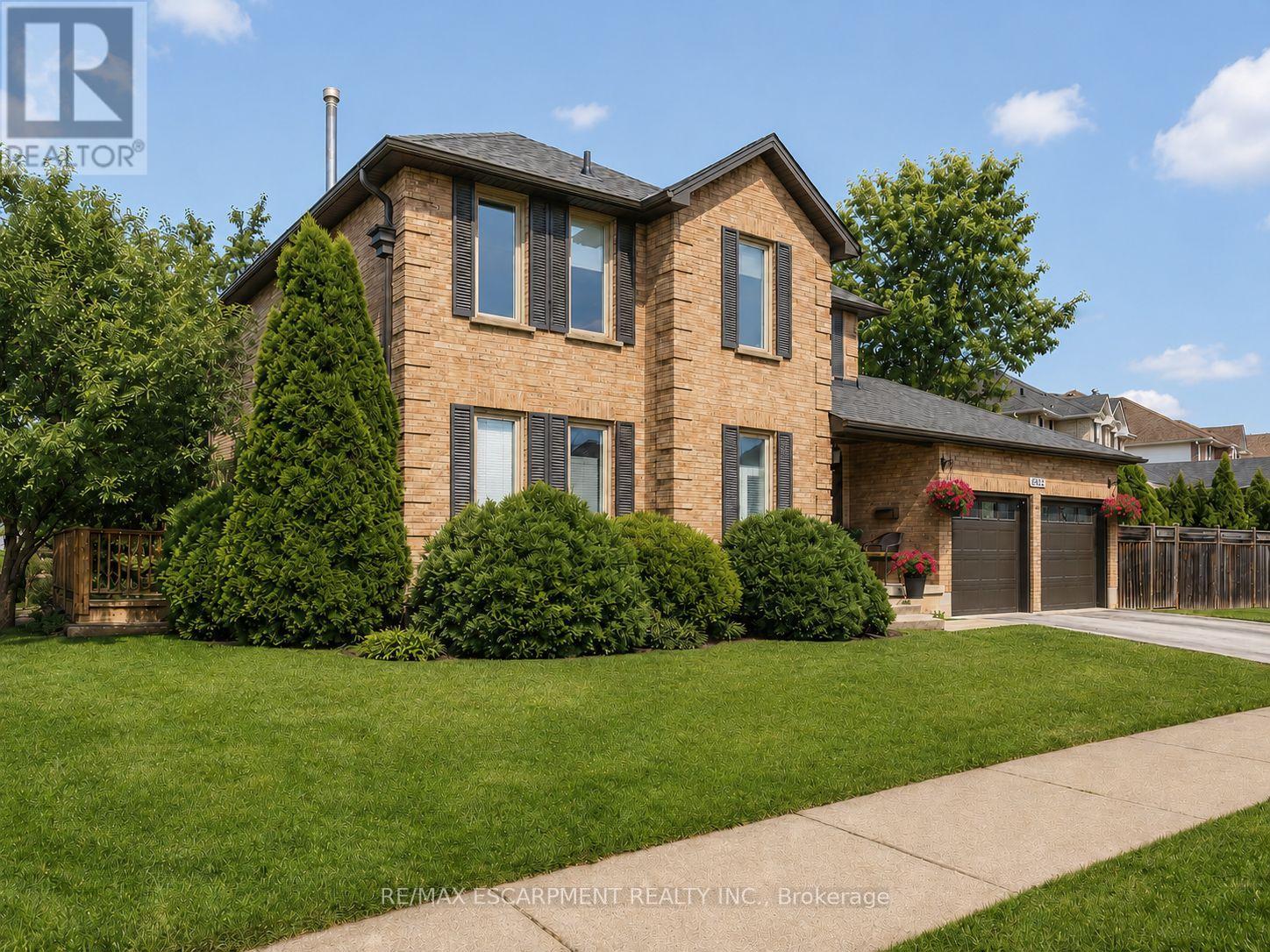 3311 Springvale Court, Burlington, Ontario  L7M 3Y6 - Photo 2 - W13150394