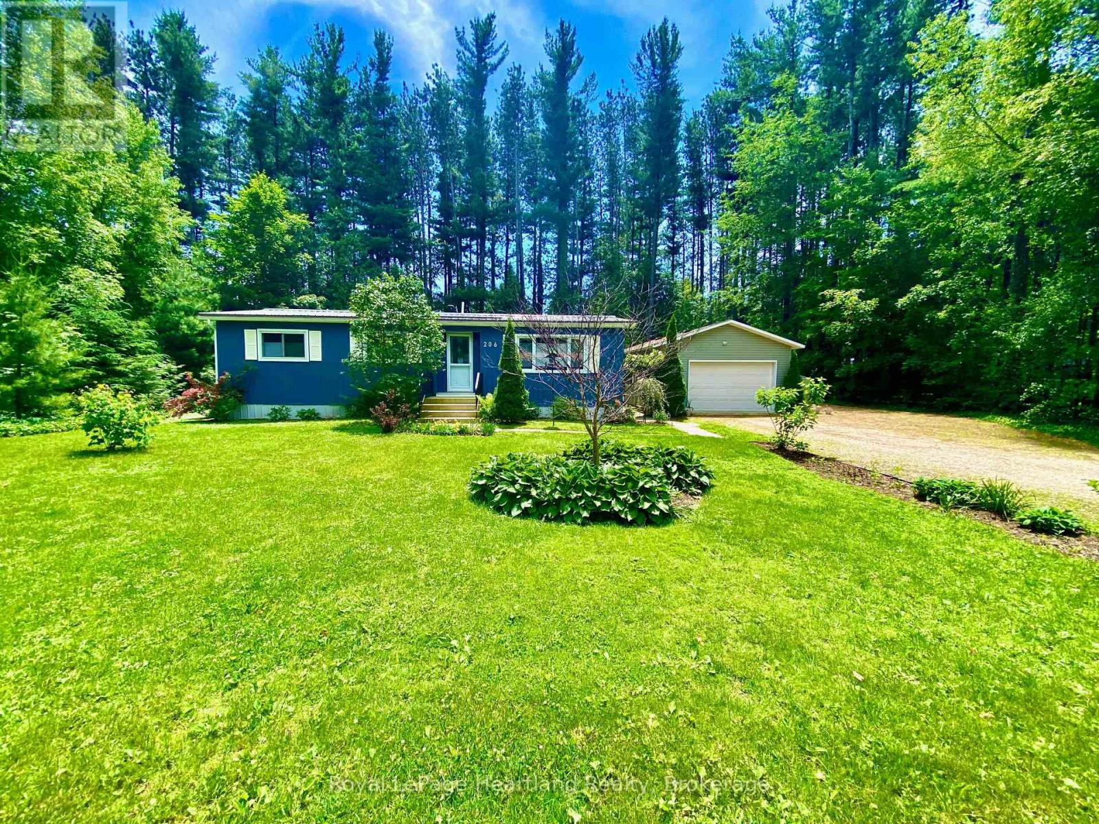 206 Chestnut Drive, Central Huron (Goderich), Ontario  N0M 1G0 - Photo 2 - X13451684