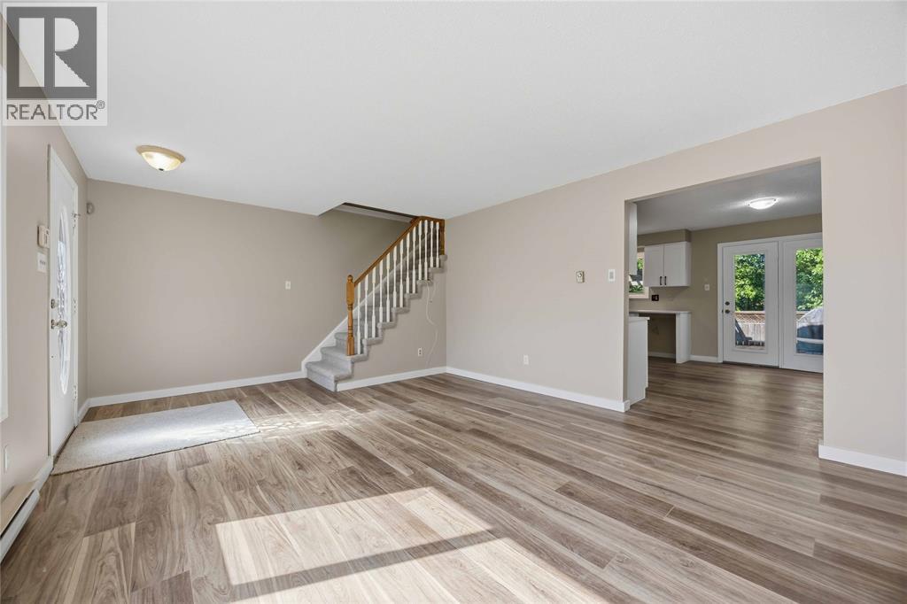 1239 Nottingham Drive, Sarnia, Ontario  N7S 5B1 - Photo 6 - 26014154