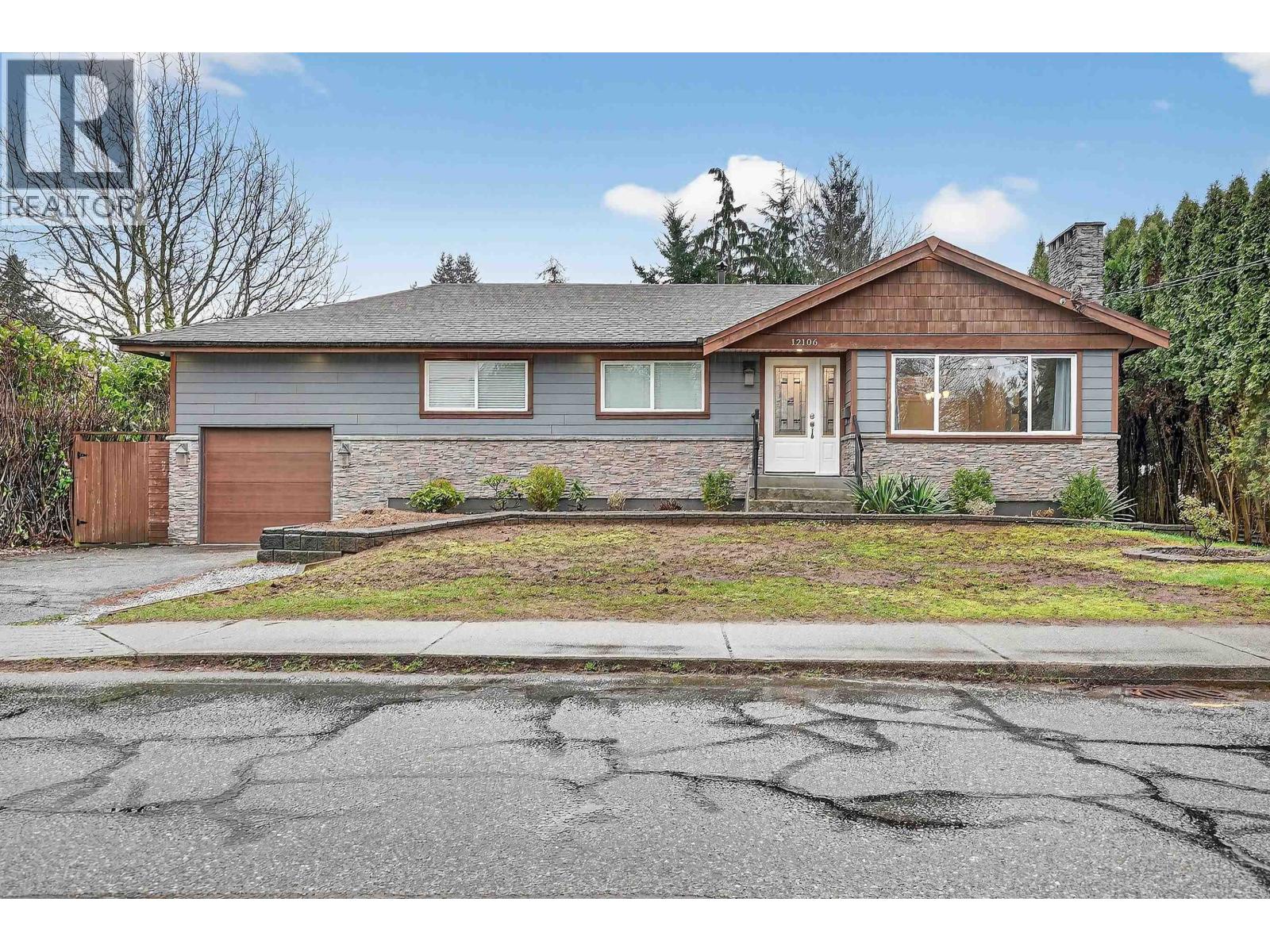12106 214 Street, Maple Ridge, British Columbia  V2X 5E1 - Photo 2 - R3136439