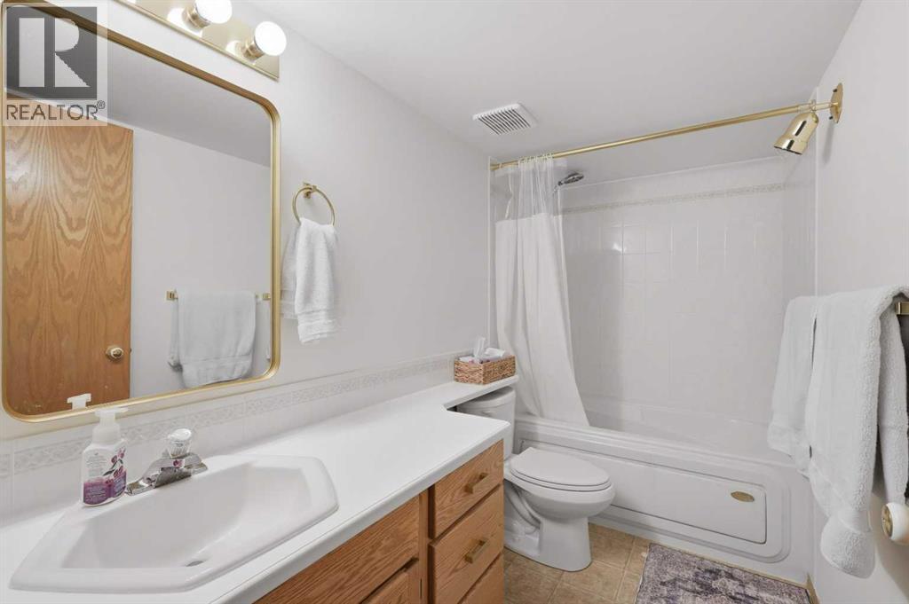 126 Logan Close, Red Deer, Alberta  T4R 2n9 - Photo 28 - A2320736
