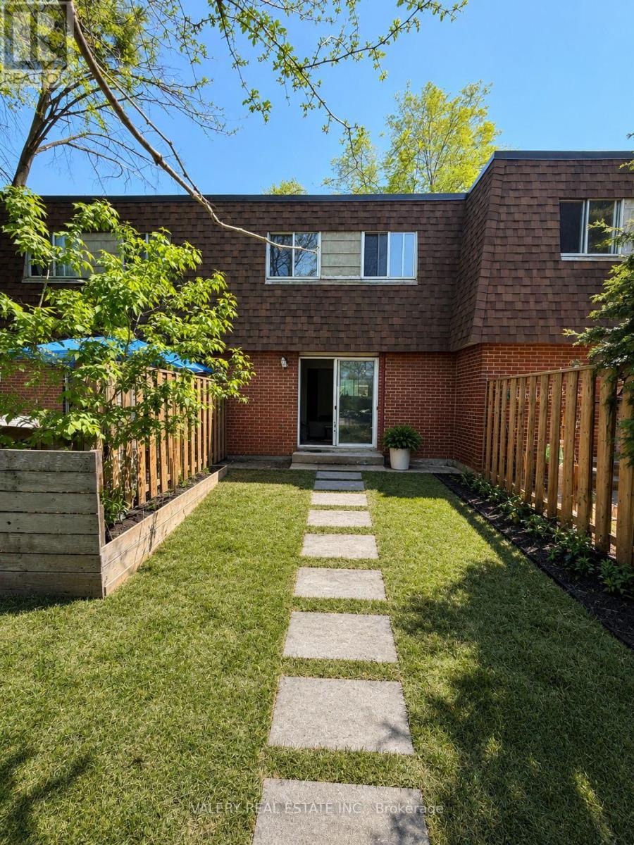 Th22 - 75 Eastdale Avenue, Toronto, Ontario  M4C 5N3 - Photo 3 - E13435026